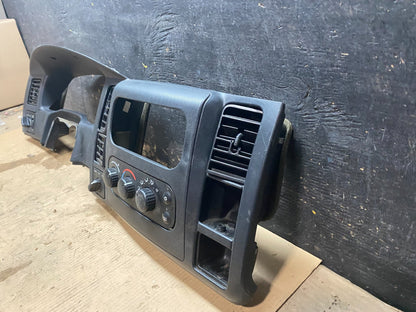 2001 2004 Dodge Dakota Speedometer Climate  Control Radio Panel Bezel X3170 DG1