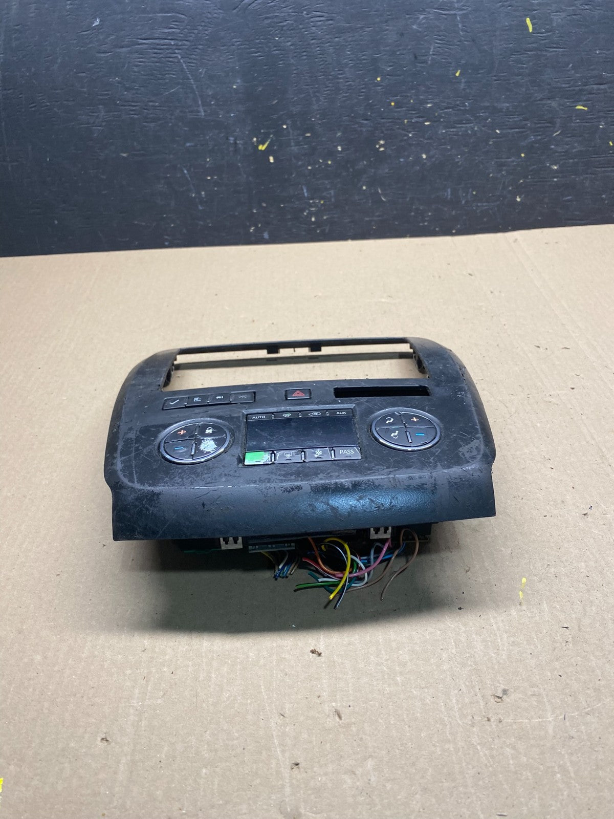2008 to 2012 Buick Enclave AC Heater Climate Control Unit Q6916 DG1