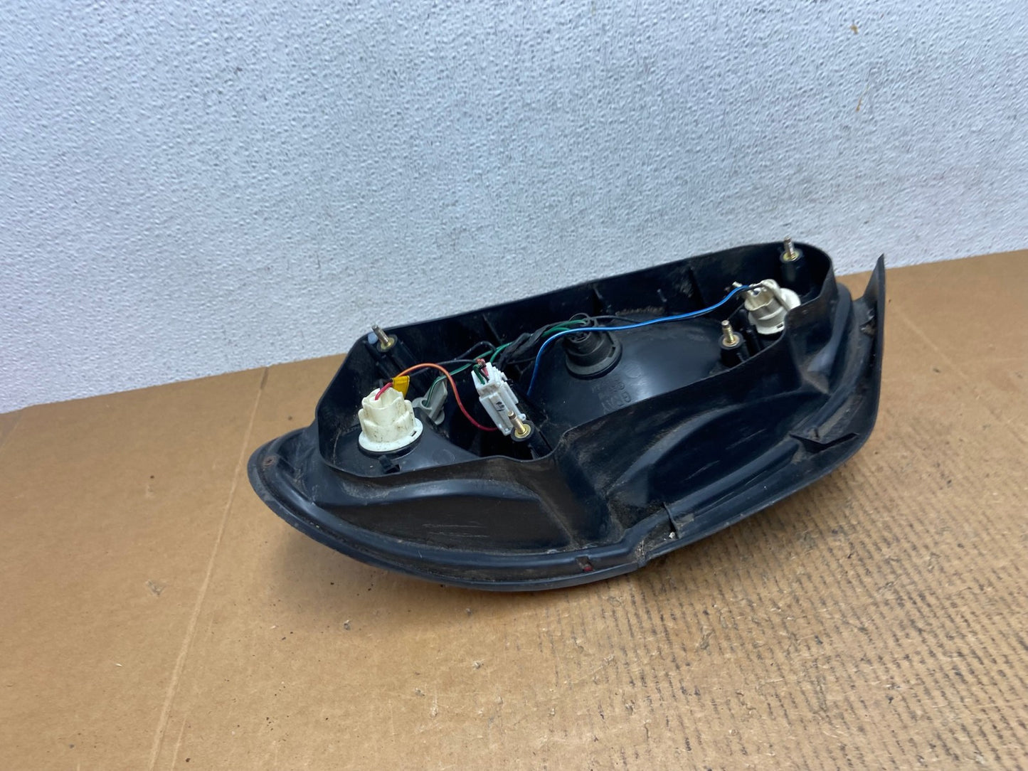 1999 2000 Hyundai Elantra Sedan Left Driver LH Tail Light AE0623 LK3