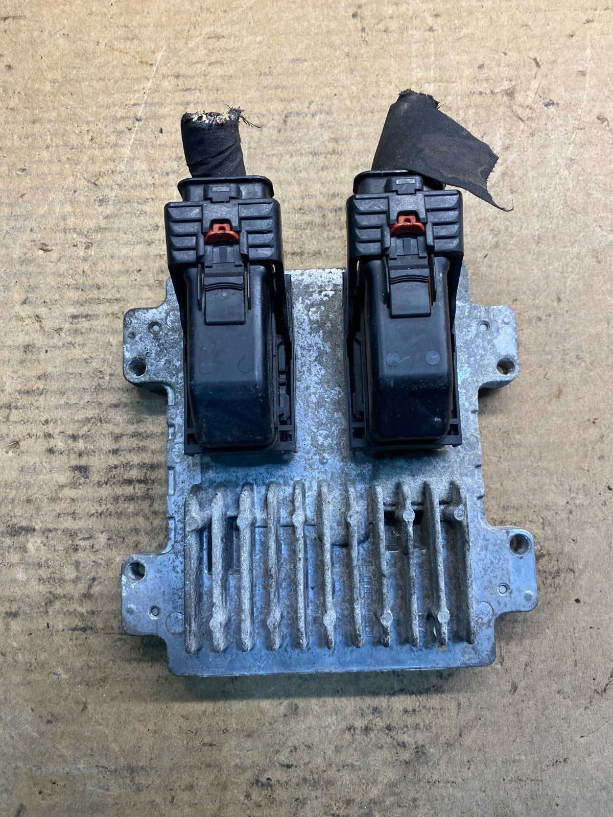 2010 to 2013 Chevrolet Silverado Yukon Engine Control Module ECM ECU aa1741 DG2