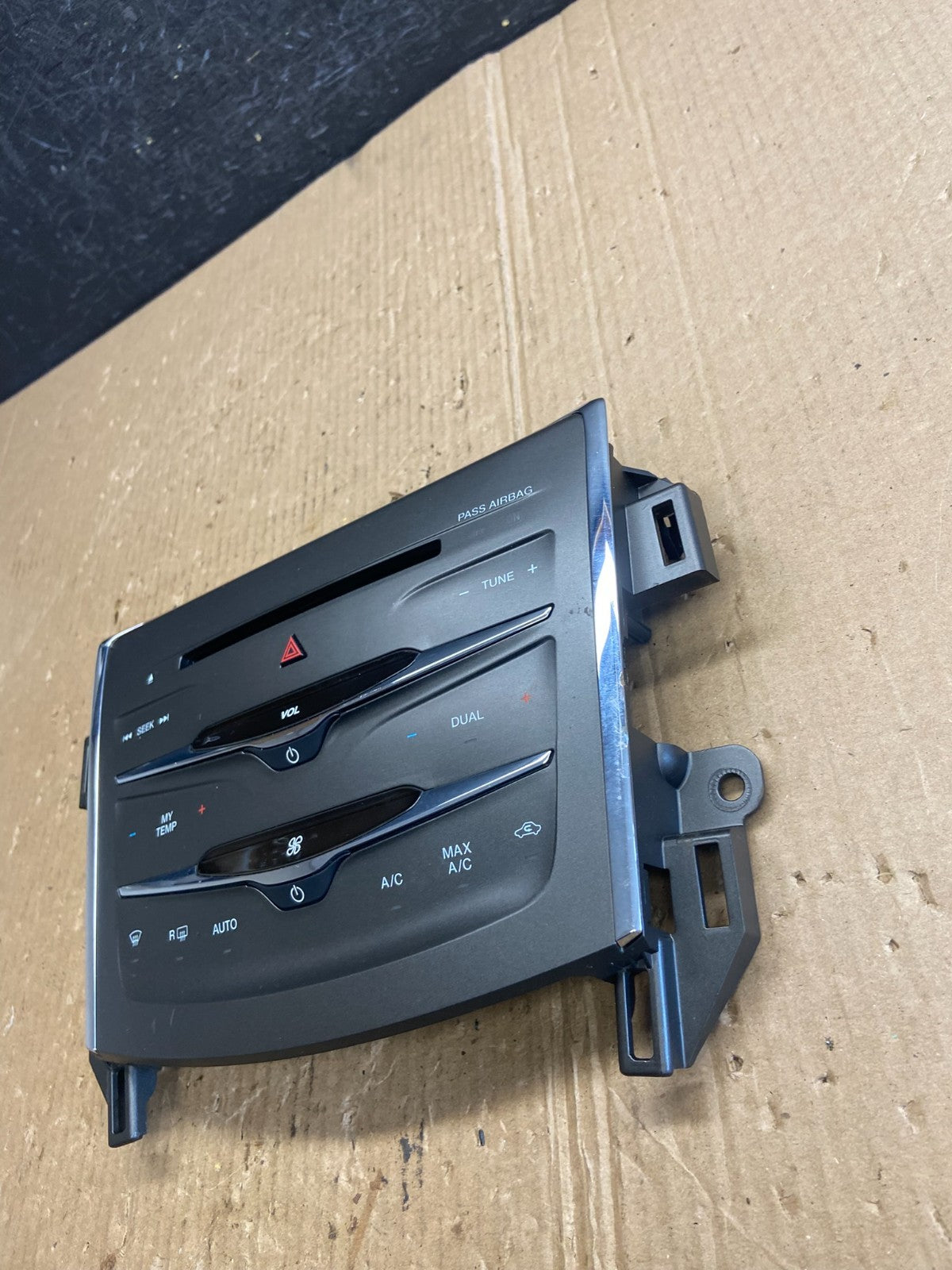 2013 to 2016 Lincoln MKS Radio Dual Climate Control Panel Air Vent AE4026 DG1