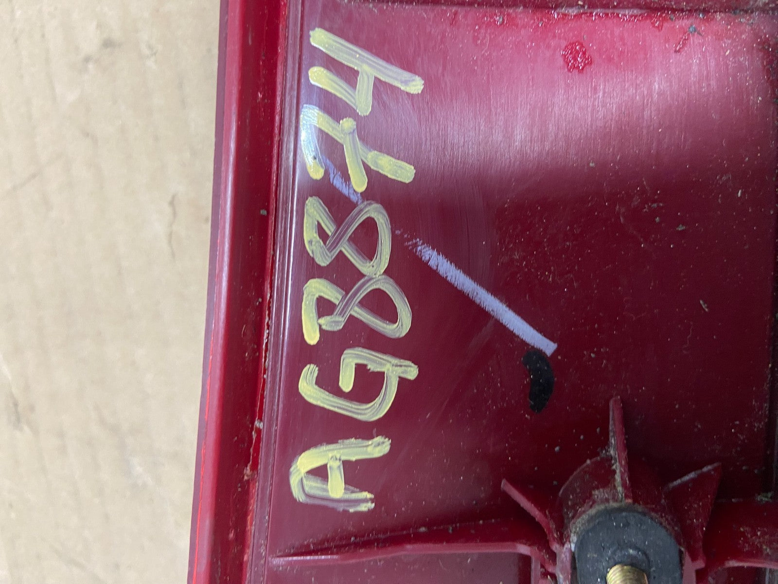 2004-2005 Toyota Sienna Right Passenger RH Side Inner Tail Light AG8874 DW7