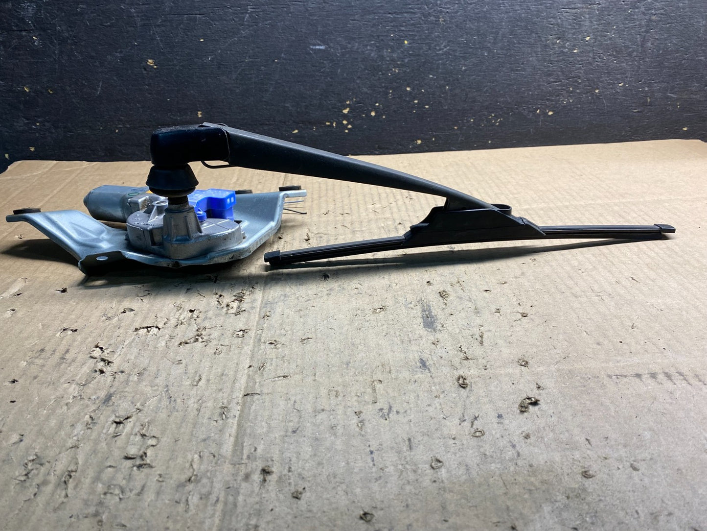 2010 to 2014 Subaru Legacy Outback Rear Wiper Motor AB03753
