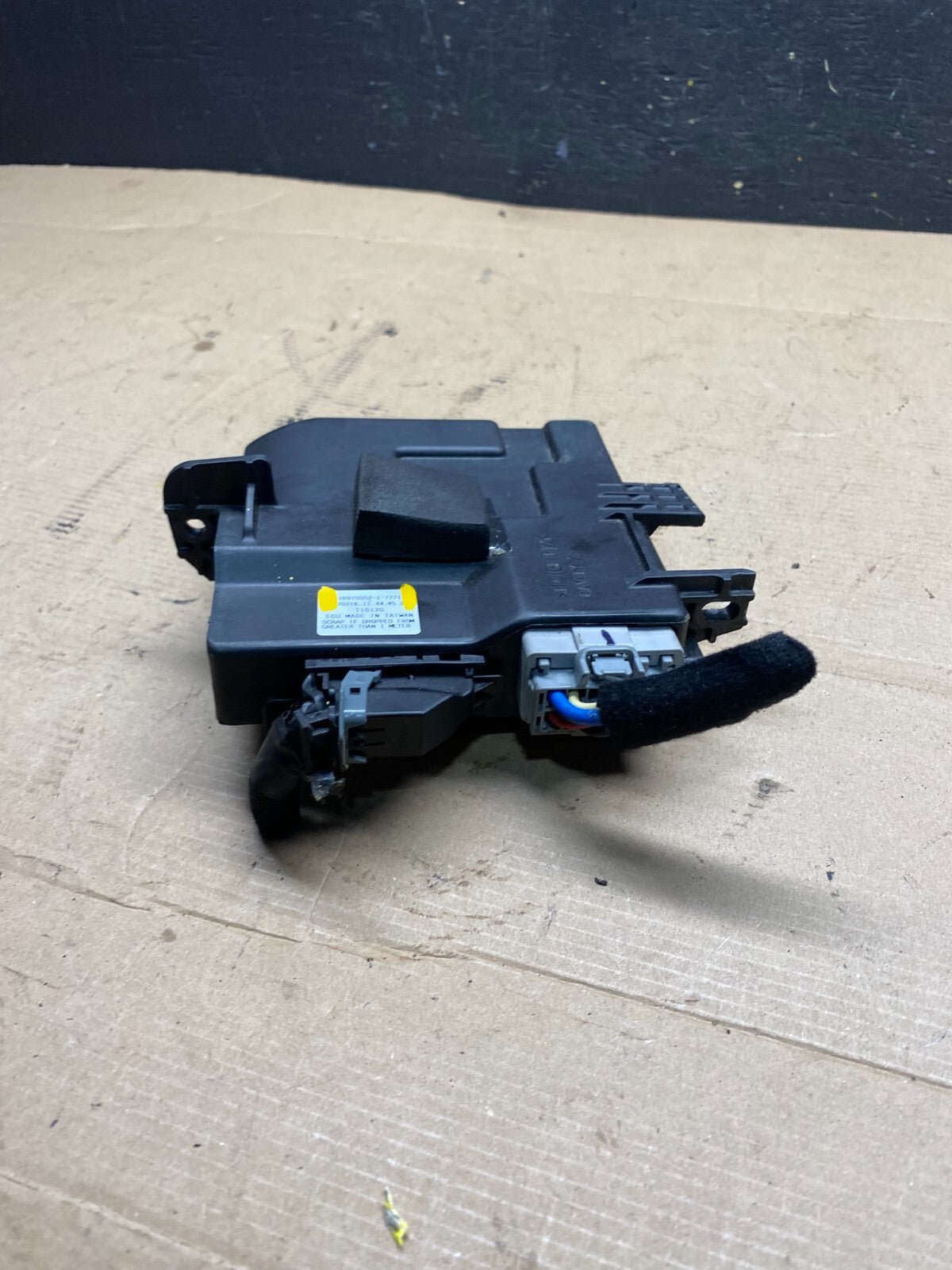 2006-2014 Kia Sedona Entourage Power Sliding Door Control Module N7378 DG4