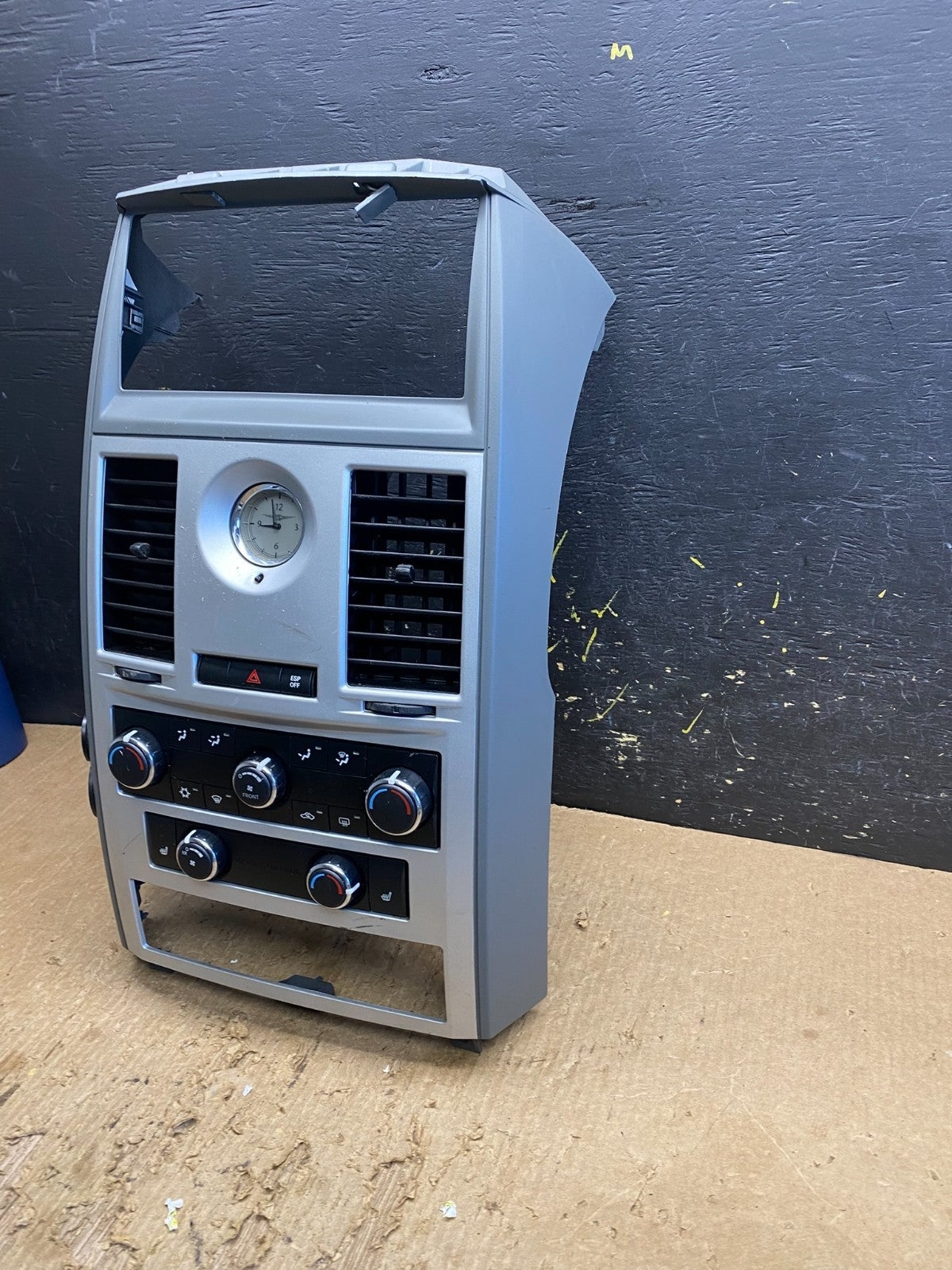 2008-2010 Dodge Grand Caravan Radio Bezel Climate Control Heat AC Heat Z9913 DG1