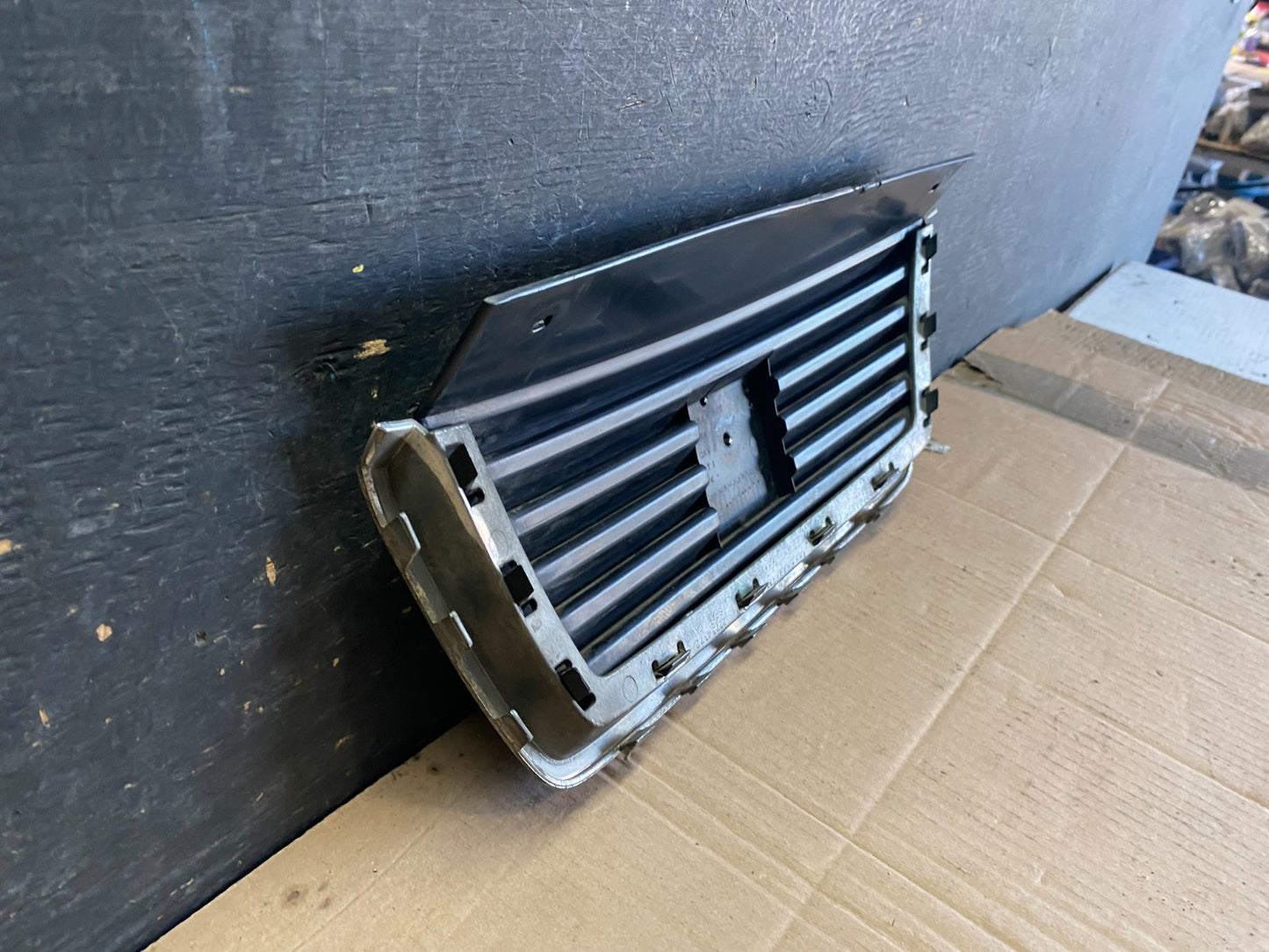 2004 2005 2006 Saturn Vue Front Upper Grille Grill Q0483 DG5
