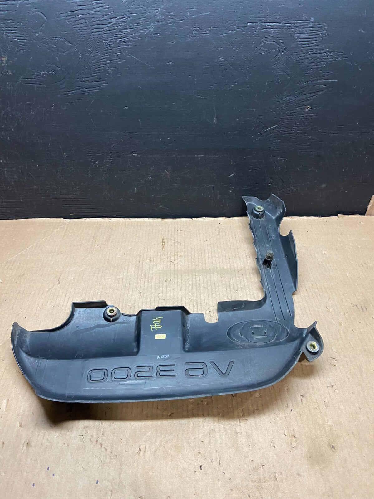 2001 to 2004 Nissan Pathfinder Engine Cover Ornament E4220 DG14
