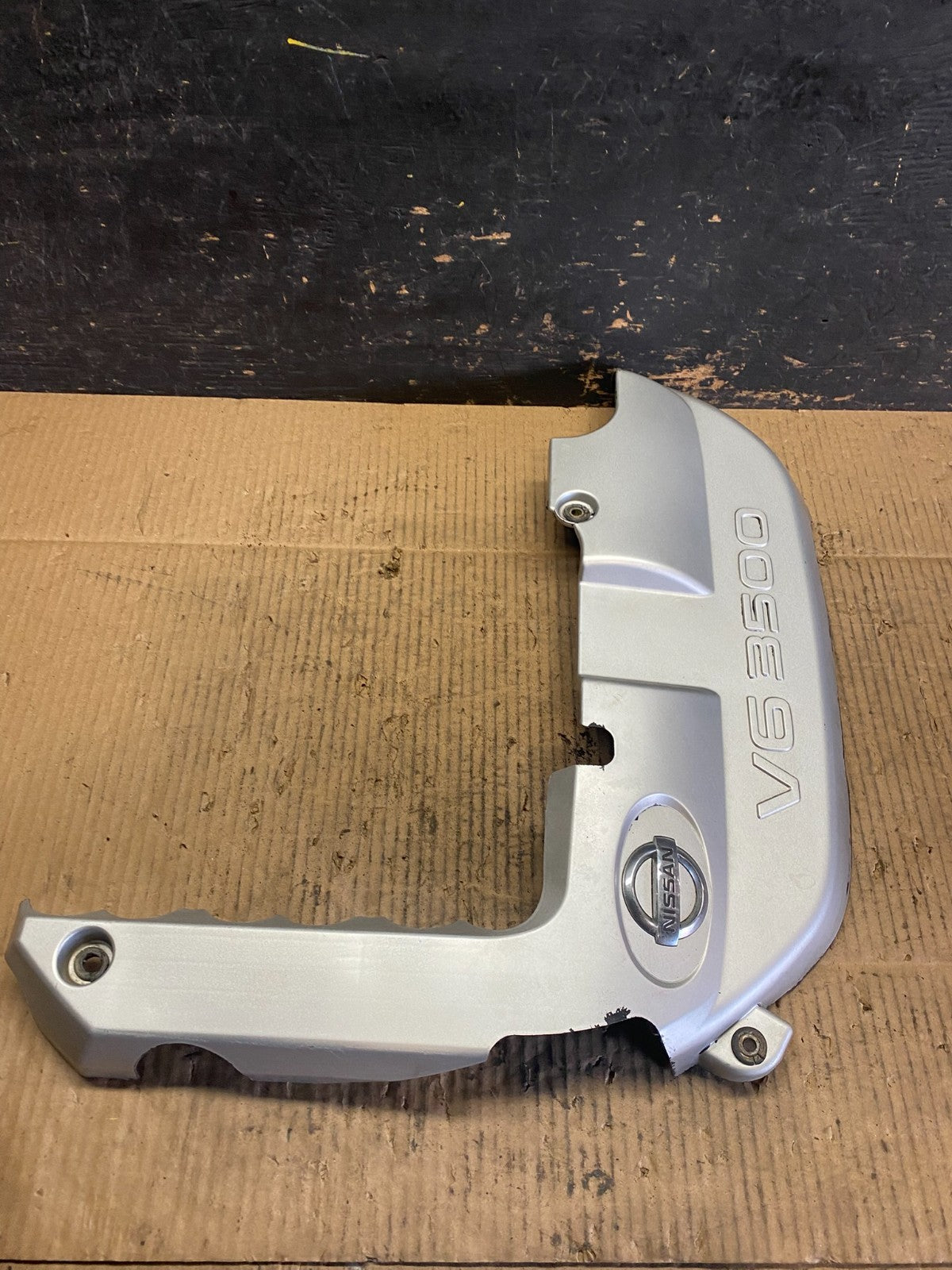 2001 to 2004 Nissan Pathfinder Engine Cover Ornament T6778 DG2