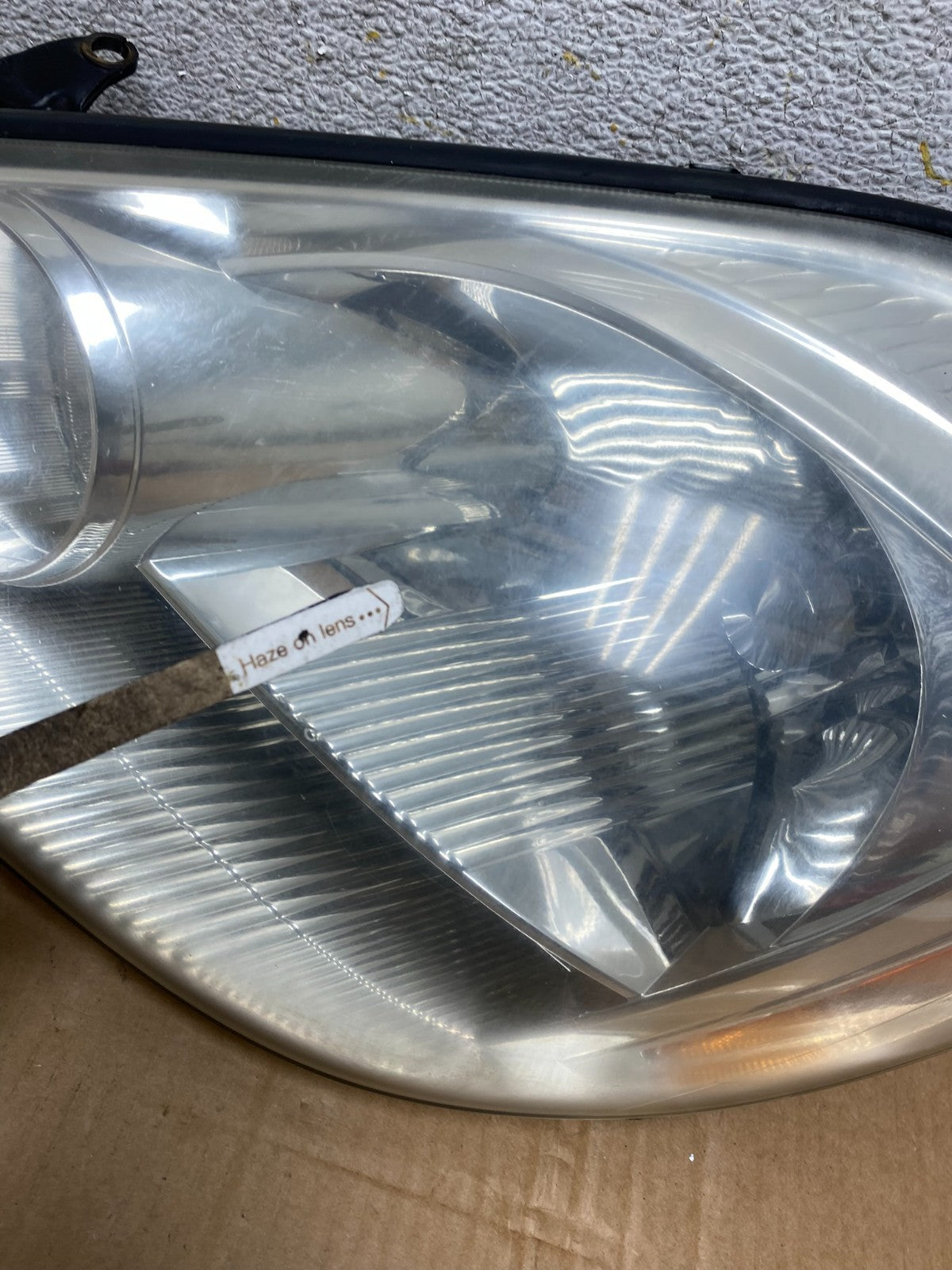 2004-2005 Toyota Sienna Left Driver LH Side Halogen Headlight AI6893 DW4