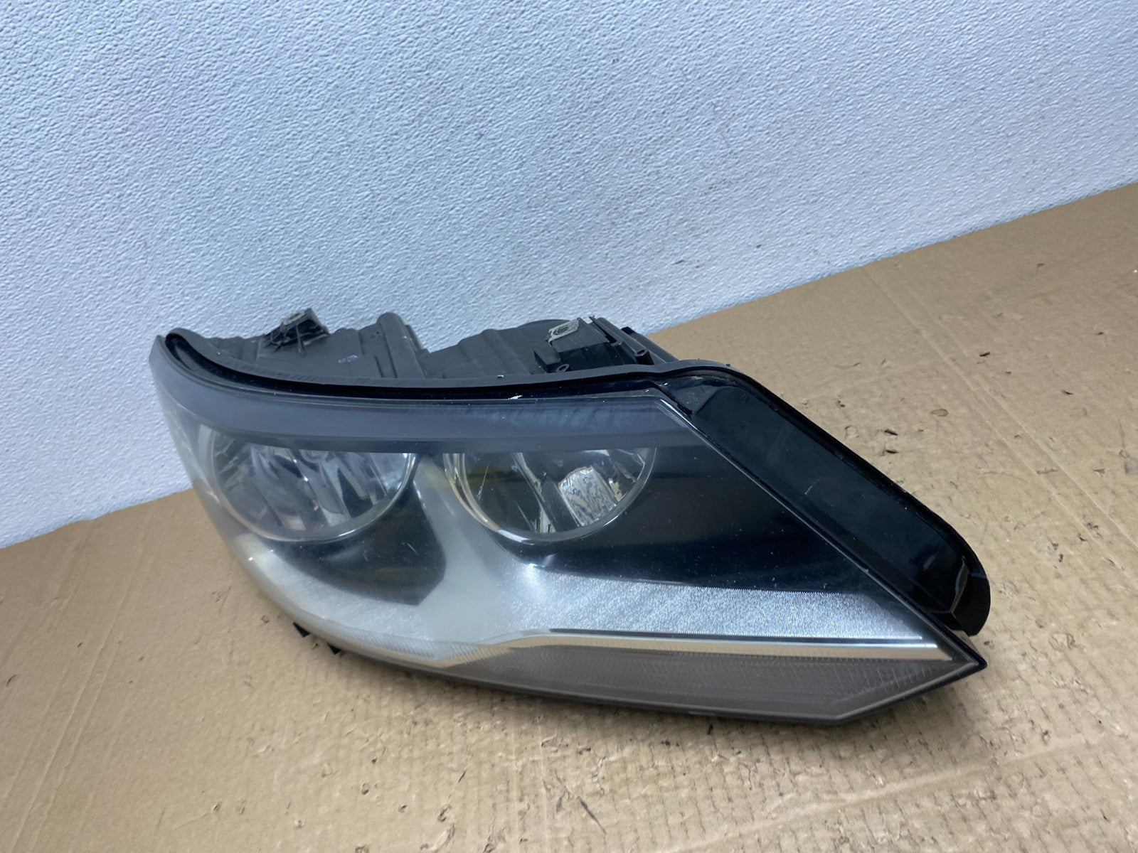 2012 to 2018 Volkswagen Tiguan Right Passenger RH Halogen Headlight AC4035 DW1