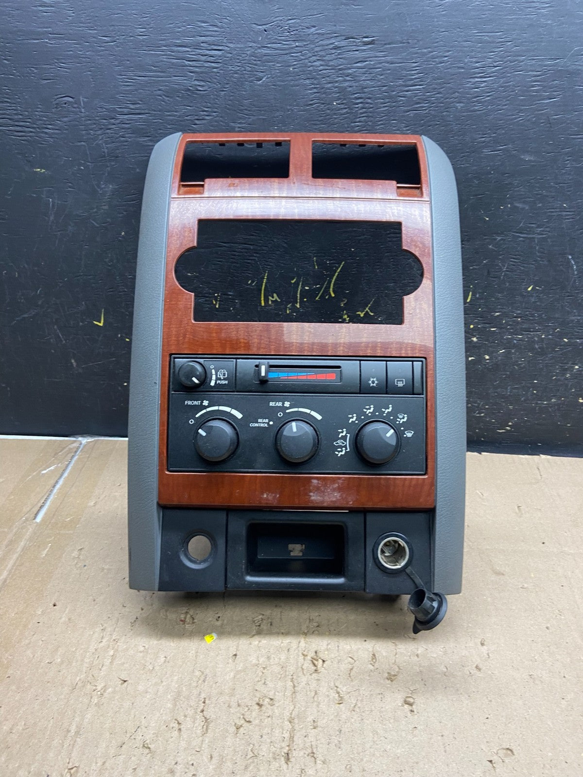 2005-2009 Dodge Durango Heat AC Climate Temp Control Radio Bezel AB5515 DG0