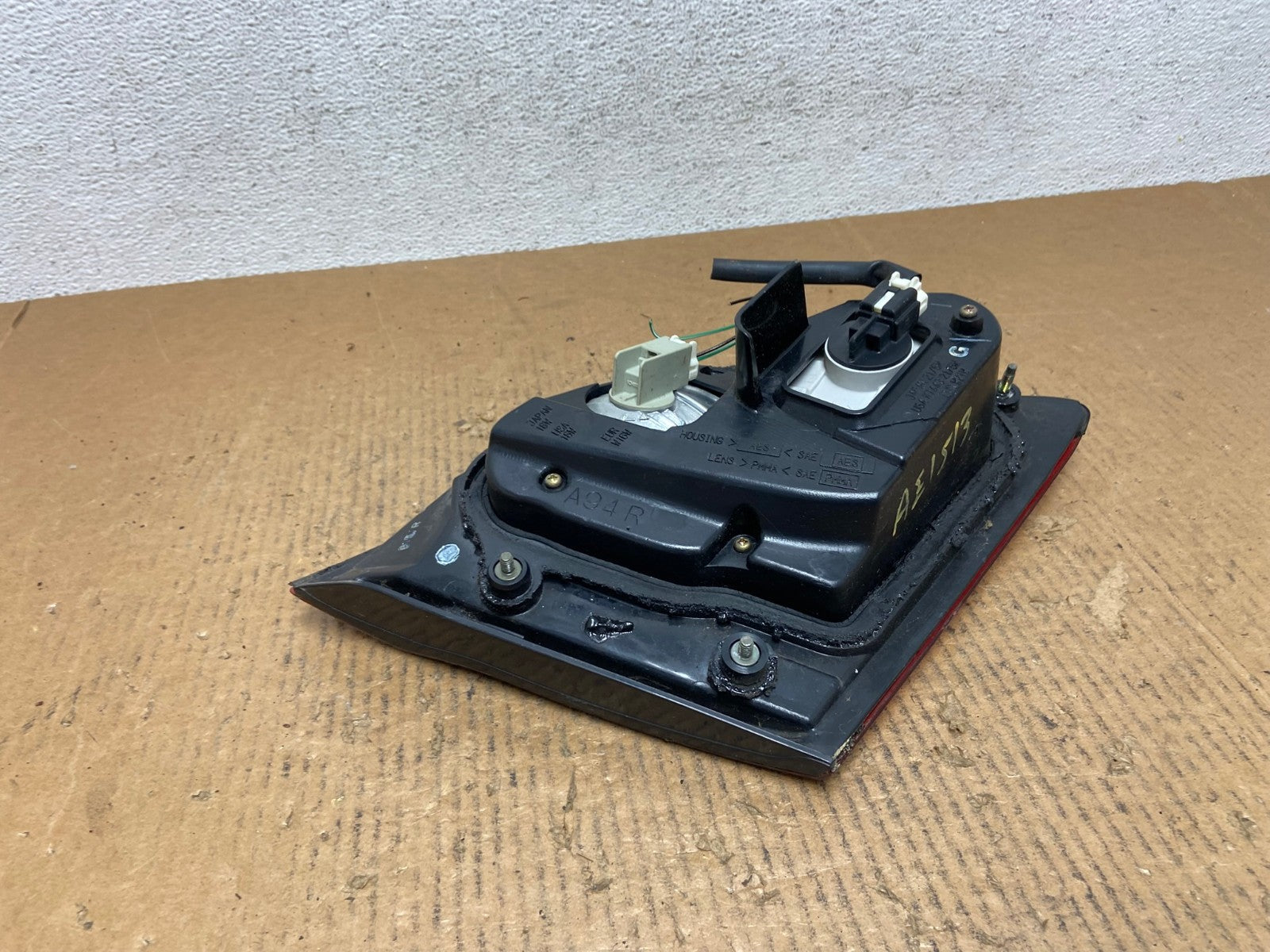 2000-2001 Infiniti i30 Right Passenger Rh Side Tail Light Inner AE1513 LK7