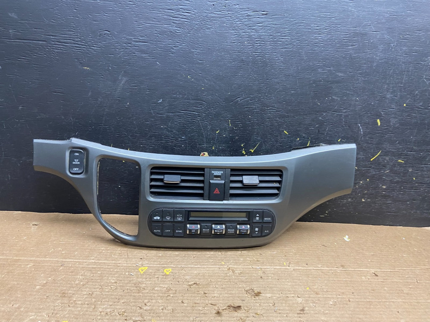 2005 to 2010 Honda Odyssey  Radio Climate Control Dash Trim Bezel W6344 DG0