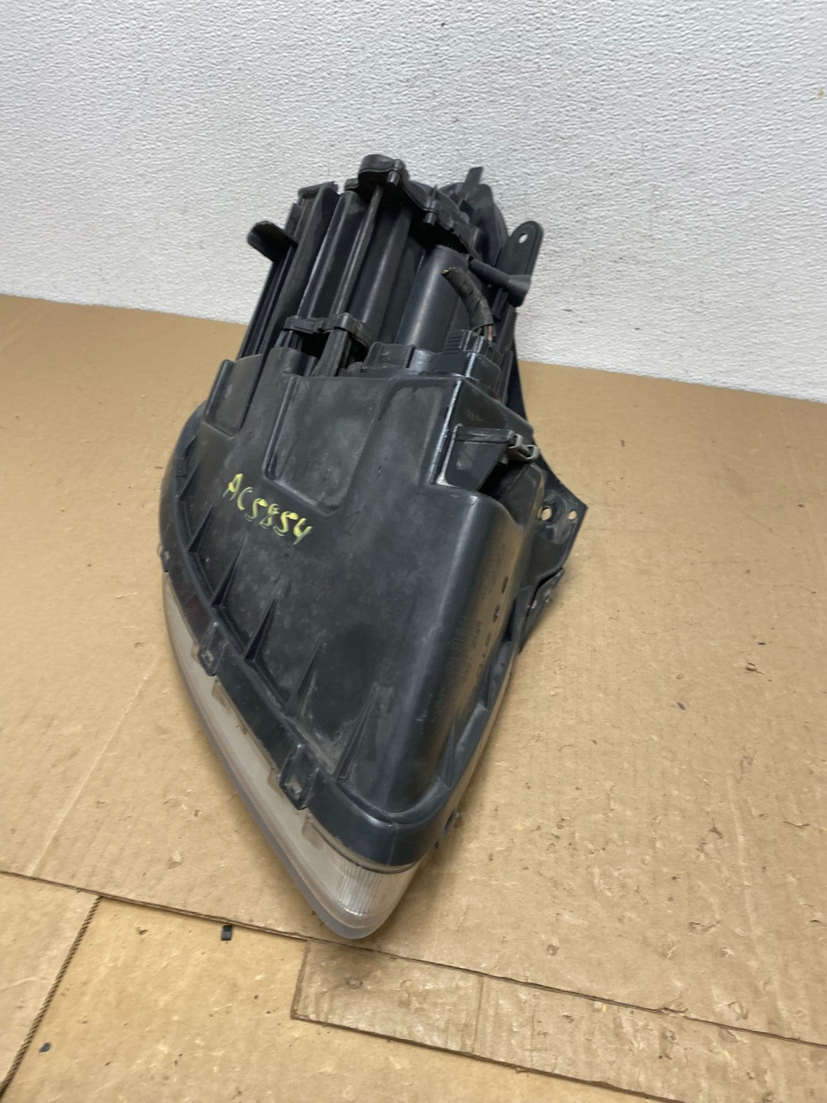 2007 to 2012 Hyundai Veracruz Left Driver LH Headlight Halogen AC5854 DW6
