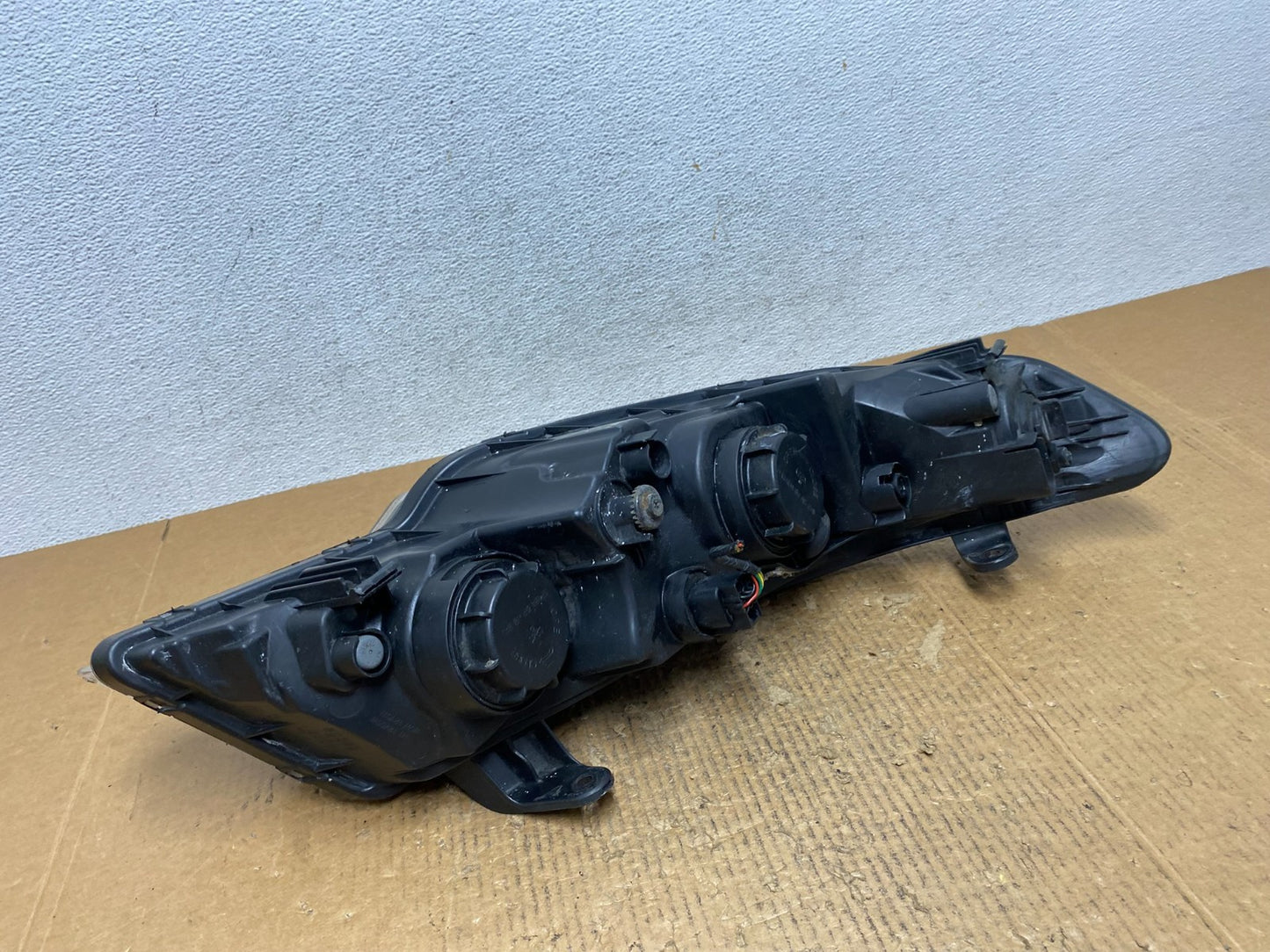 2010 to 2013 Kia Forte Koup Left Driver LH Halogen Headlight AE2702 DW5