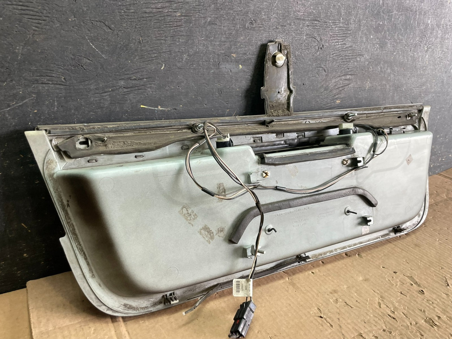 2007 to 2014 Lincoln Navigator Trunk Liftgate License Plate AB3156 DG8