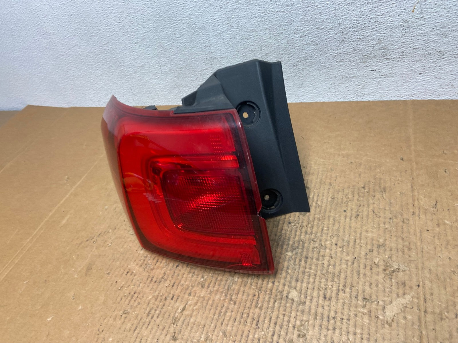 2017 to 2019 GMC Acadia Right Passenger RH Side Tail Light AE1504 LK1