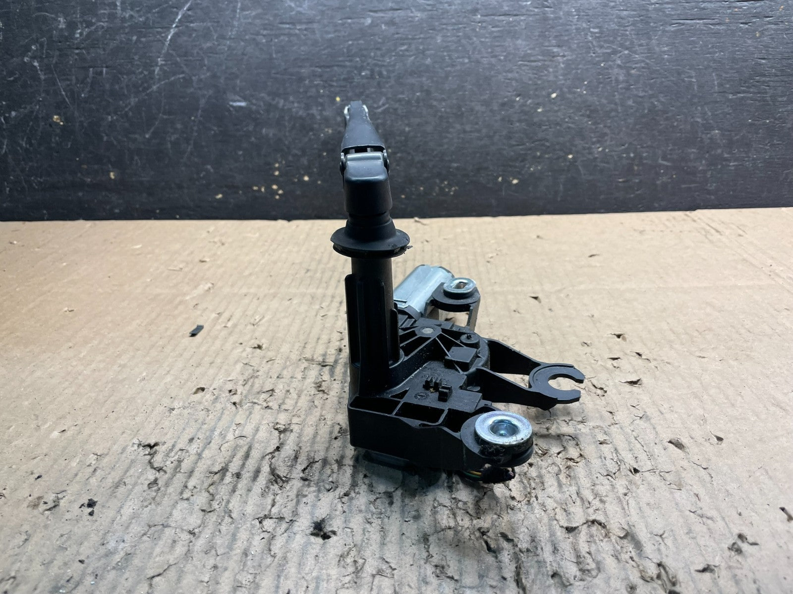 2008-2012 Land Rover LR2 Rear Glass Windshield Wiper Motor OEM u9467 DG2