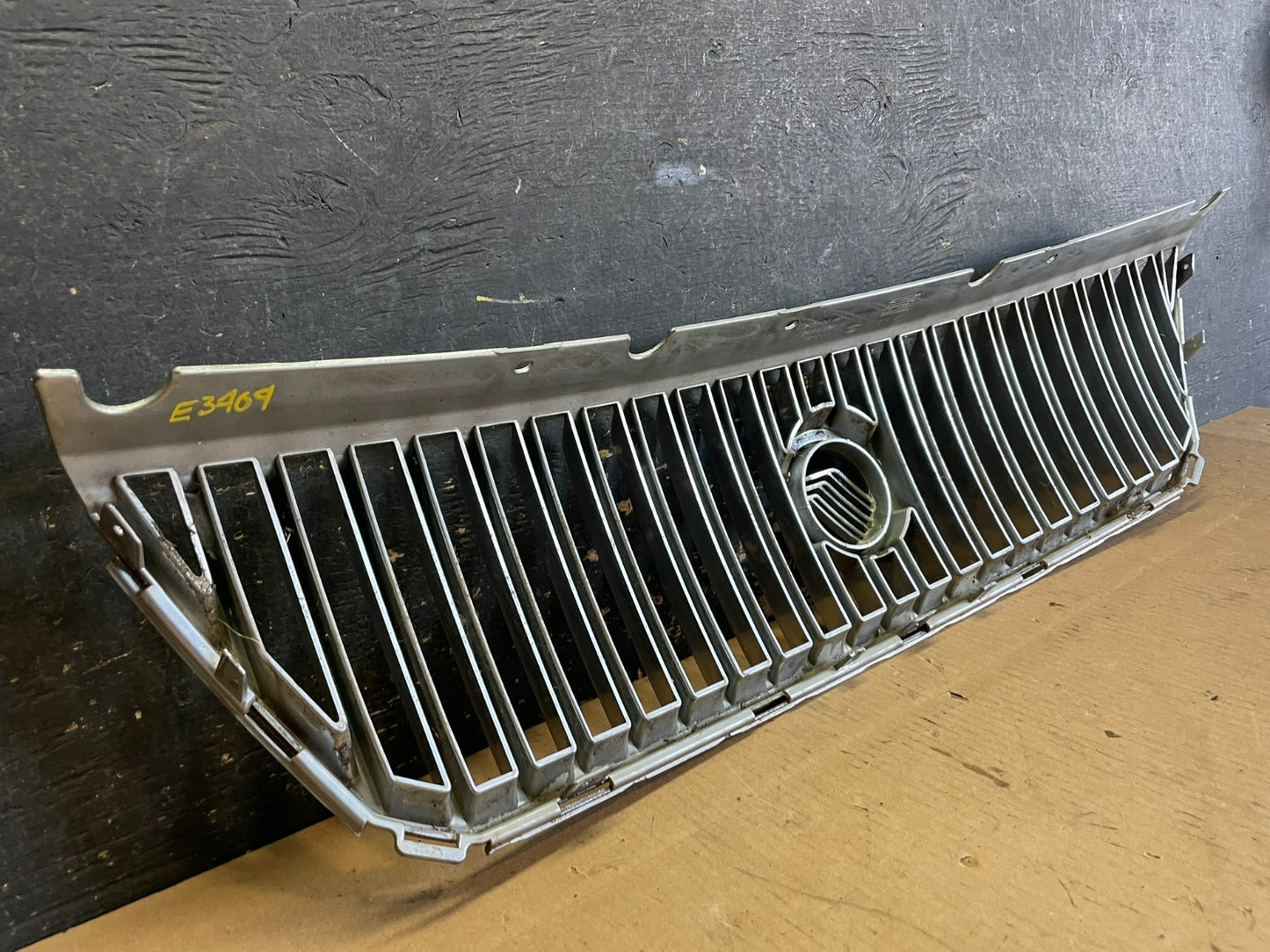 2004 to 2007 Ford Freestar Front Grill Grille 3F23-17K945 OEM AA2248 DG4