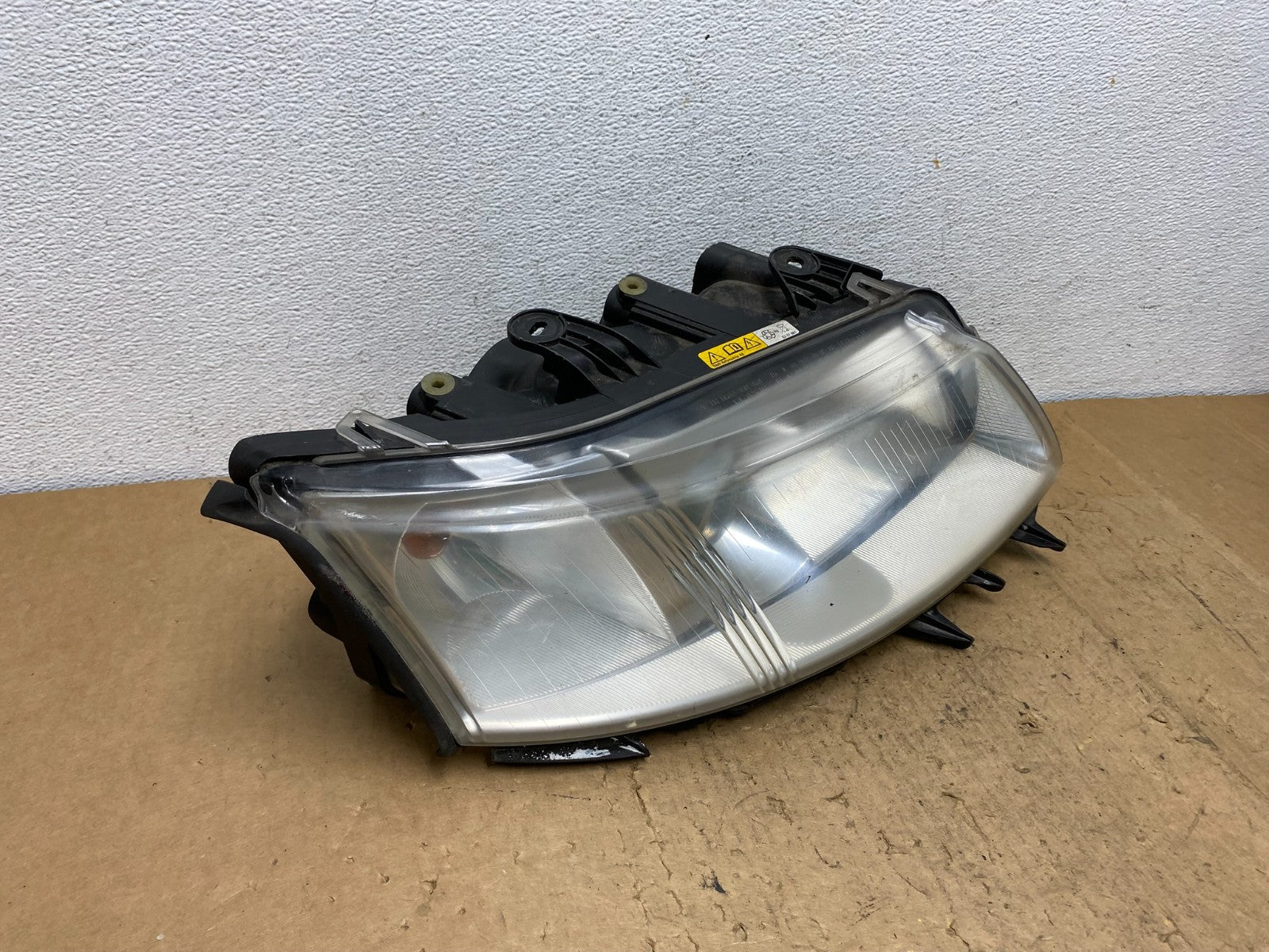 2003 2004 2005 2006 2007 Saab 9-3 Right Passenger Headlight Xenon AD0700 DW2
