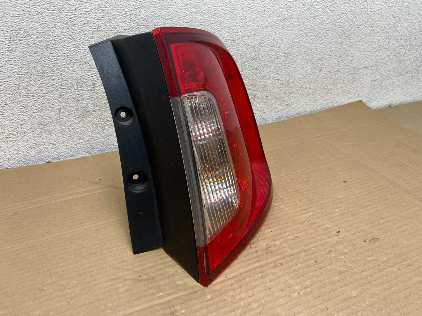 2011 2012 2013 2014 Ford Edge Right Passenger RH Side Tail light AG8940 DW1