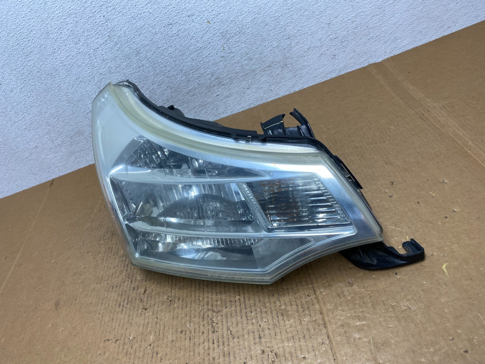 2008 2009 2010 2011 Ford Focus Right Passenger Rh Side Headlight AE0598 DW1