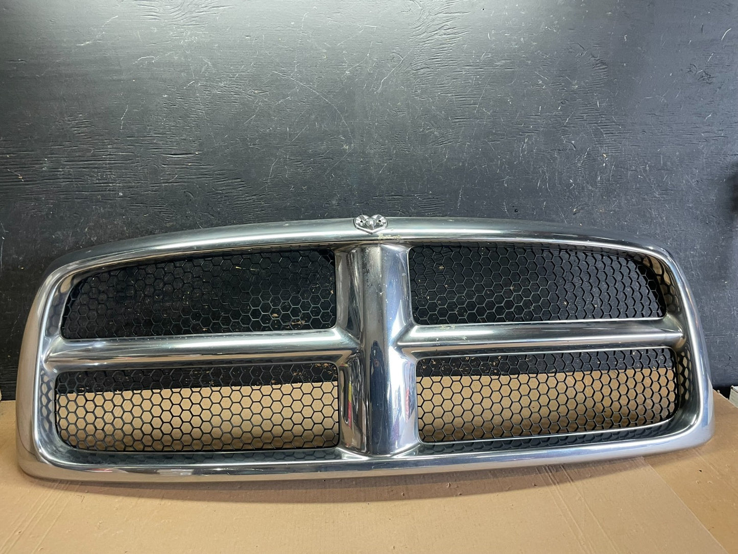 2002 2003 2004 2005 Dodge Ram 1500  Upper Front Grill Grille Z8593 DG0