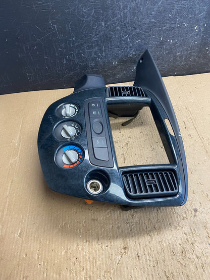2005 - 2006 Mazda Tribute Radio Trim Bezel W/Vent AC Climate Control AF1570 DG2