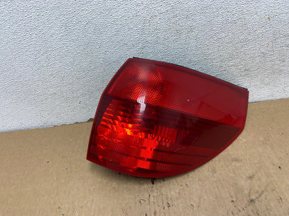 2004-2005 Toyota Sienna Right Passenger Rh Side Tail Light AG2394 LK0