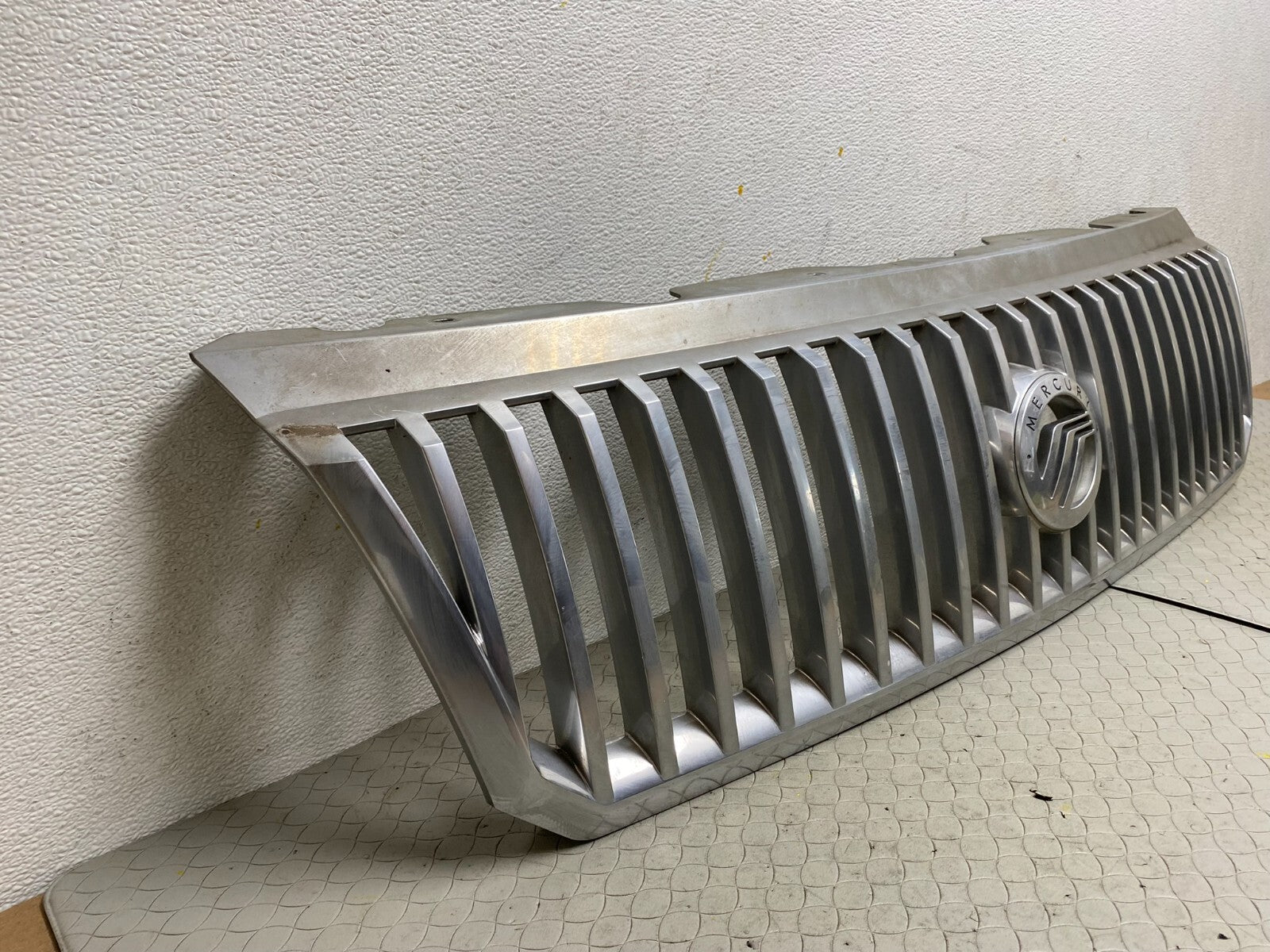 2002 to 2005 Mercury Mountaineer Front Upper Grill Grille Oem A1414 DG11