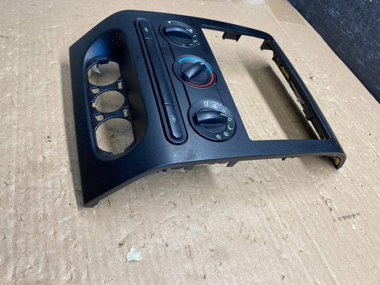 2004 to 2008 Ford F150 Radio Climate Dash Bezel Surround Black ag8361 DG3