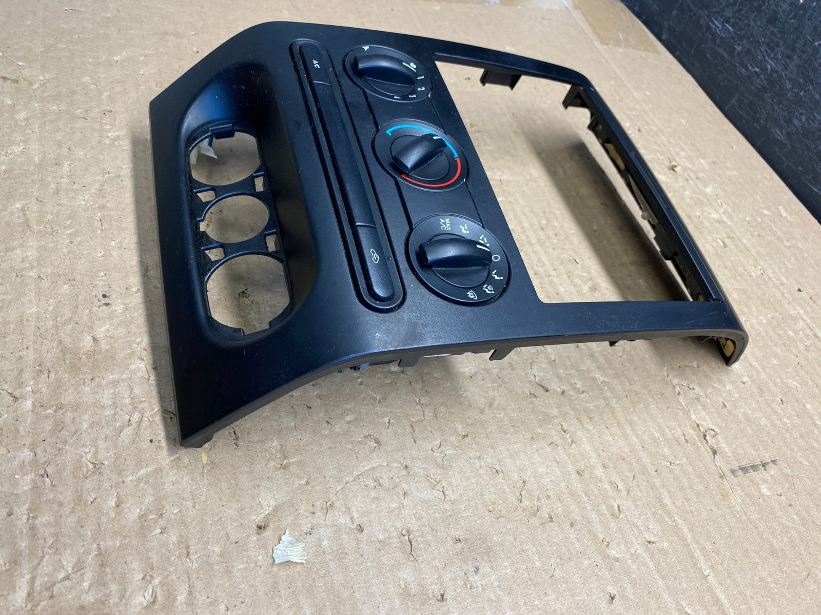 2004 to 2008 Ford F150 Radio Climate Dash Bezel Surround Black ag8361 DG3