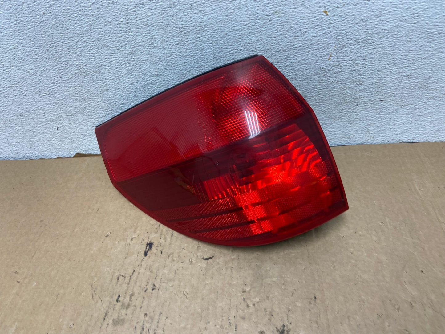 2004 to 2005 Toyota Sienna Left Driver LH Side Tail Light AG2256 LK0
