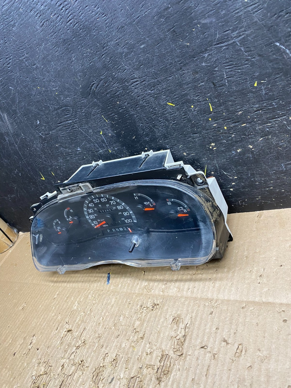 2001 - 2002 Ford Econoline E250 E350 Van Speedometer Instrument Cluster v7491 DG2