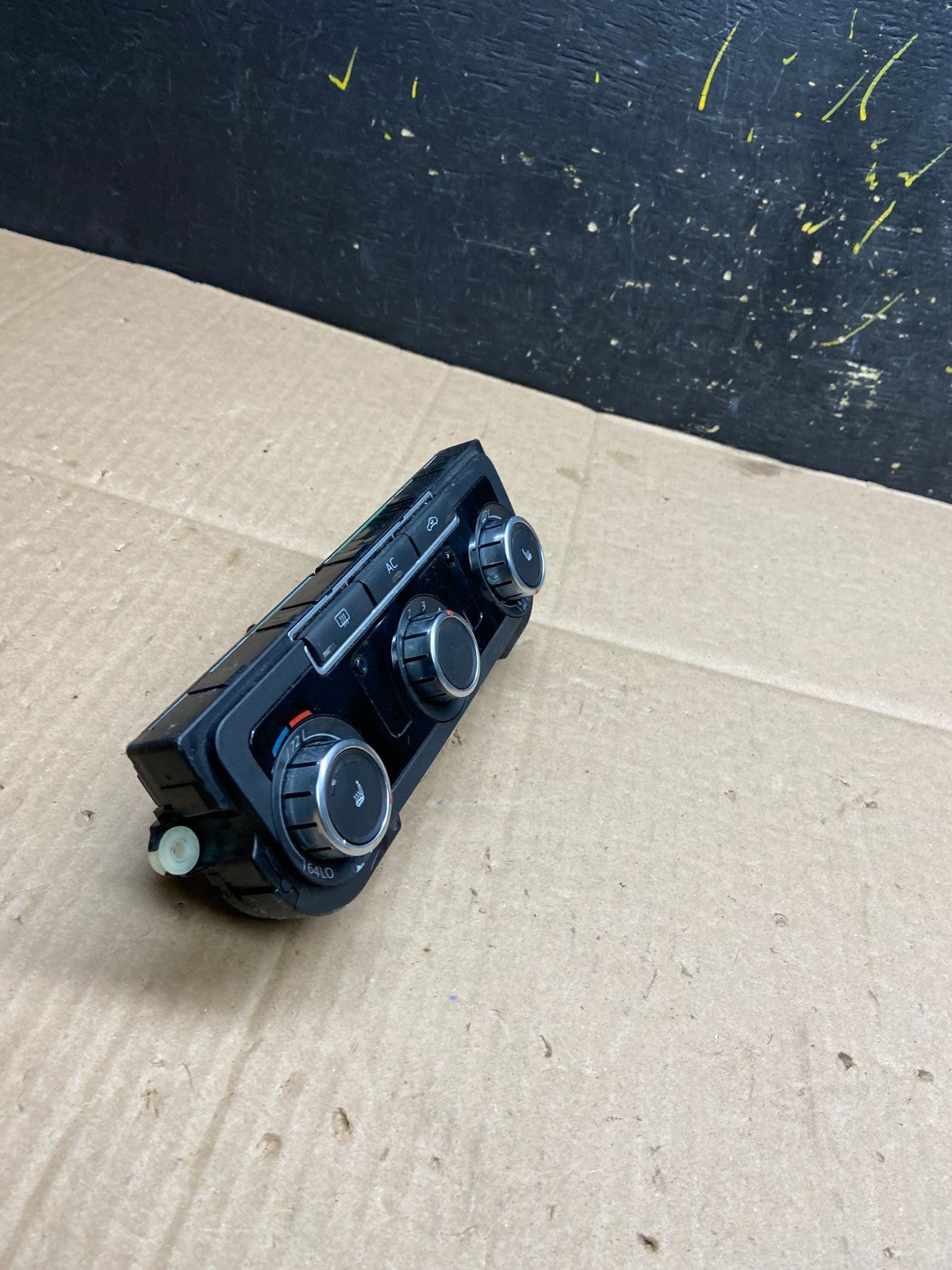 2009 - 2011 Volkswagen CC Center Climate Control Panel AC Heater y2286 DG1