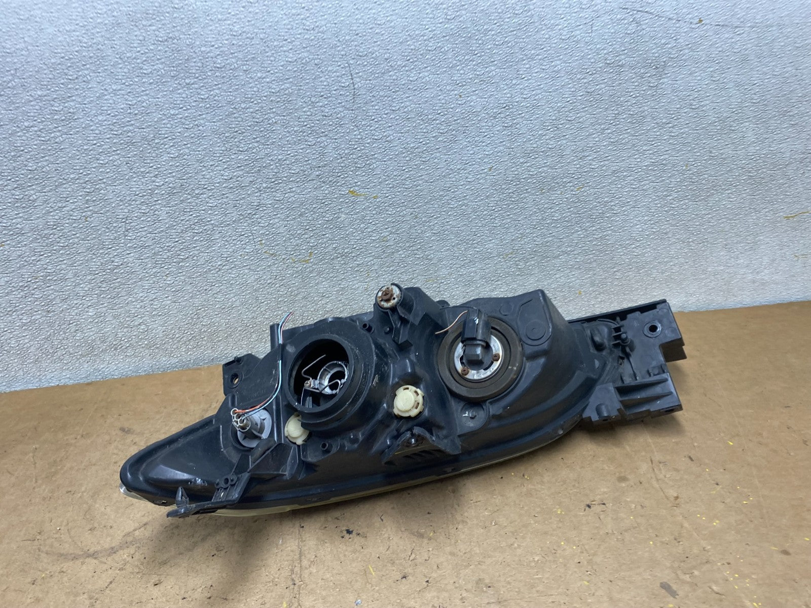 2004 to 2009 Mazda 3 Sedan Right Passenger Rh Side Headlight Oem X7248 GD9