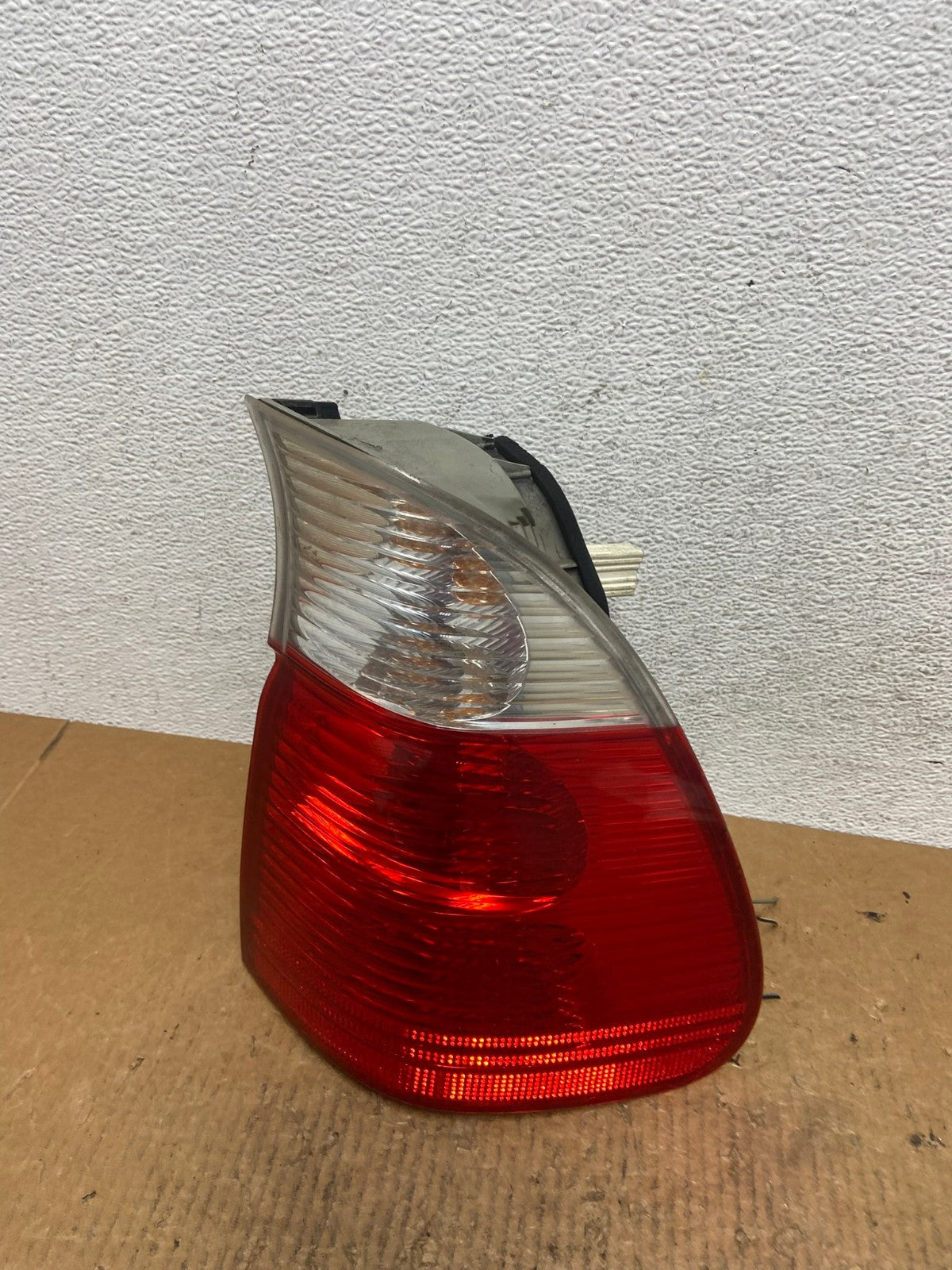 2004 2005 2006 BMW E53 X5 Right Passenger Rh Side Tail Light AE2852 LK0
