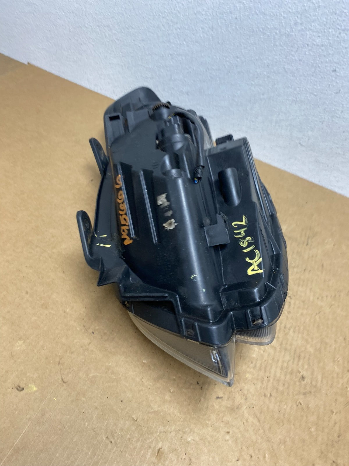 2010 - 2011 Kia Soul Right Passenger RH Headlight Halogen Oem AC1842 DW11