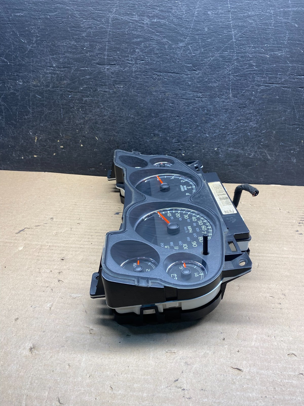 2007 to 2013 Chevrolet Silverado Suburban Cluster Gauge Speedometer AH9773 DW2