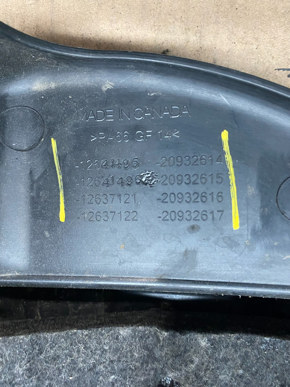 2010 to 2012 Cadillac SRX 3.6L Plastic Engine Cover Shield E4818 DG18