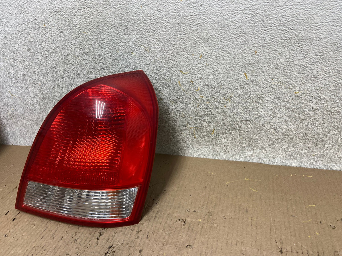 2001 2002 2003 Hyundai Elantra Right Passenger Rh Tail Side Light AH6636 LK2