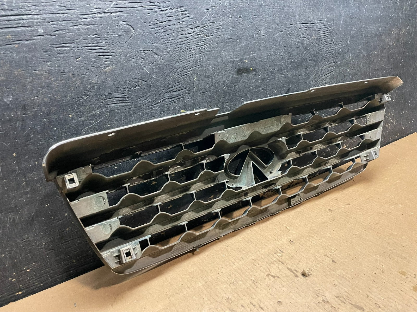 2006 2007 2008 Infiniti Fx35 Front Upper Grill Grille W/ Emblem OEM AA2397 DG5