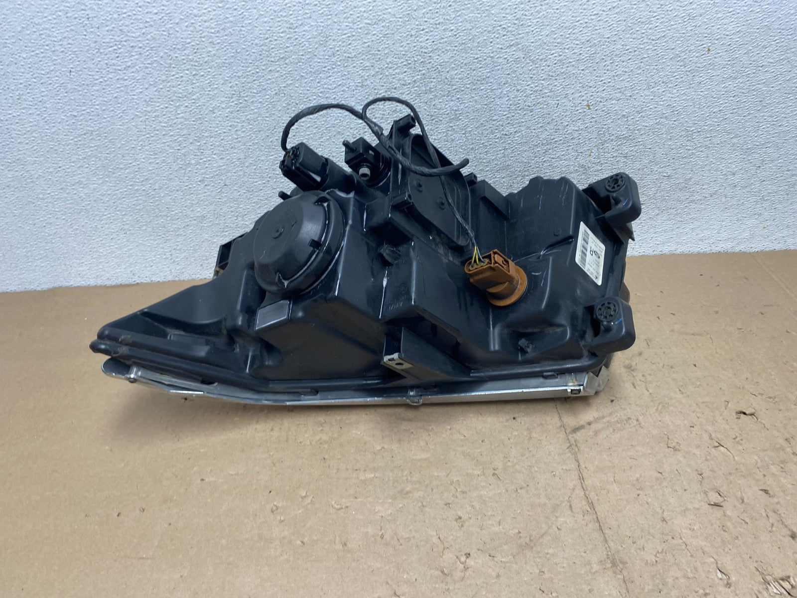 2011 to 2014 Ford Edge Front Right Passenger Headlight Halogen AG5610 DW4