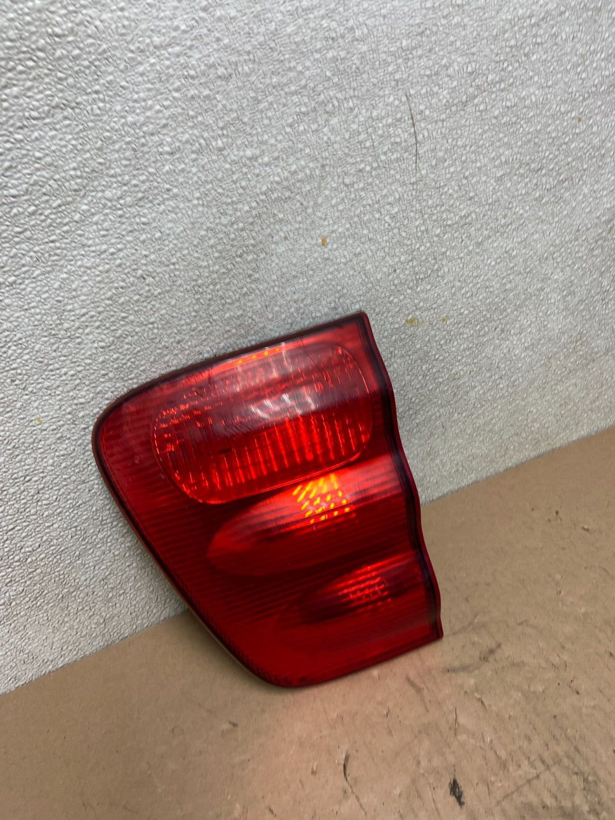 2001- 2004 Toyota Sequoia Right Passenger RH Side Tail light Inner AB6010 LK2