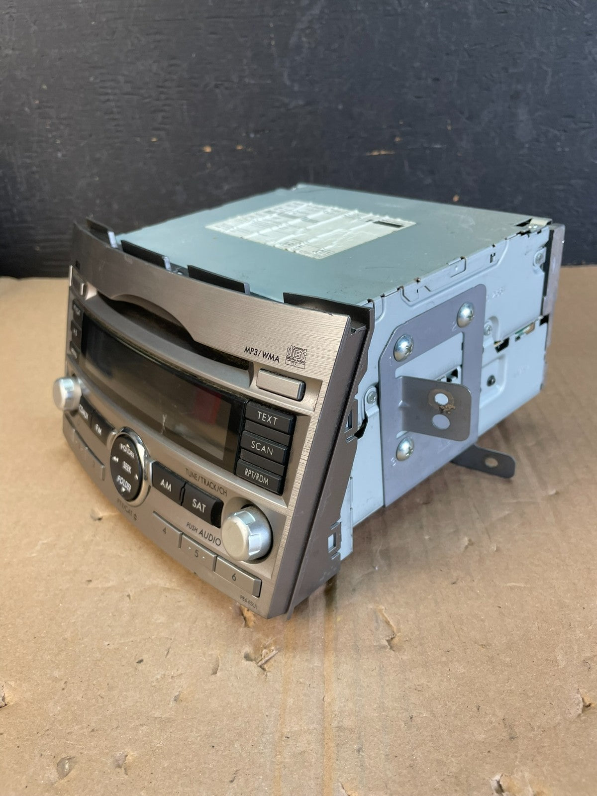 2010 to 2012 Subaru Legacy AM FM CD MP3 Radio Player AD5944 DG2
