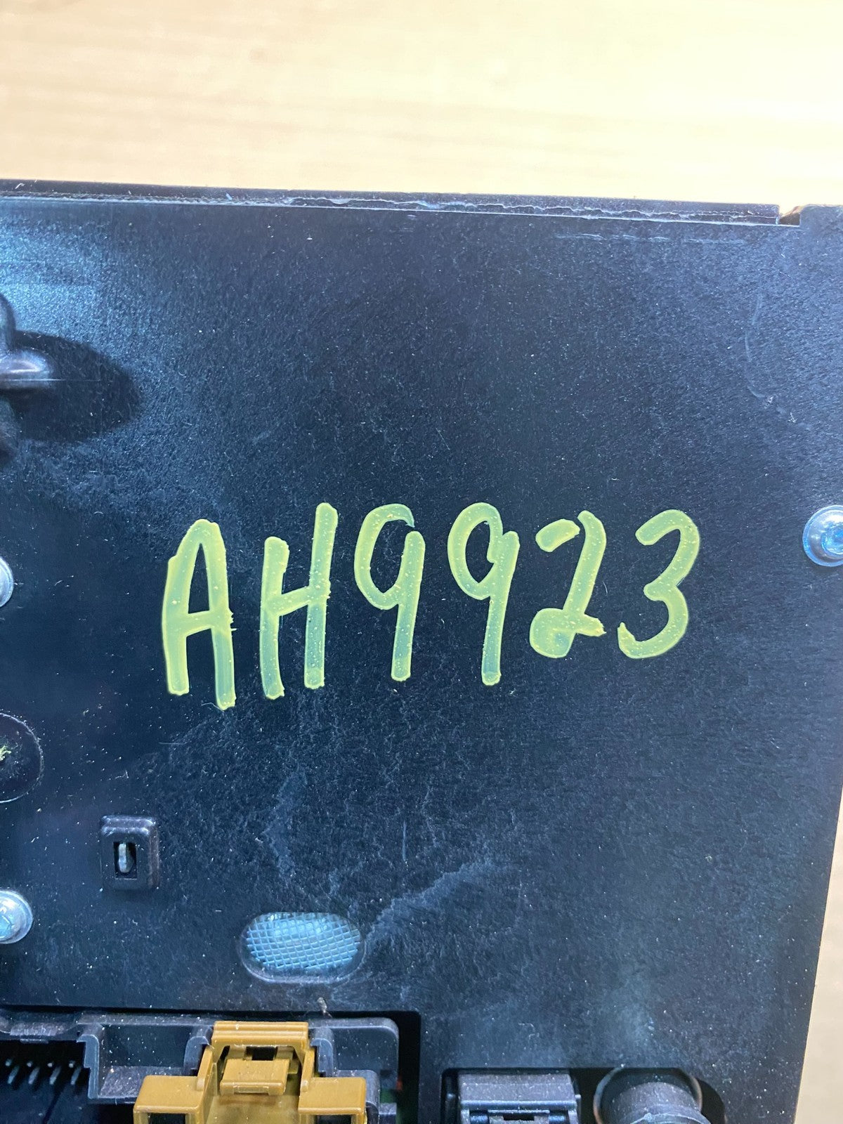 2013 2014 GMC Acadia Radio Display Screen AM/FM AUX AH9923 DW7