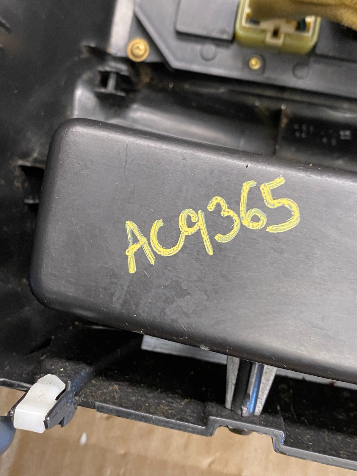 2006 2011 Mitsubishi Endeavor A/C Heater Climate Control Unit Switch AC93657