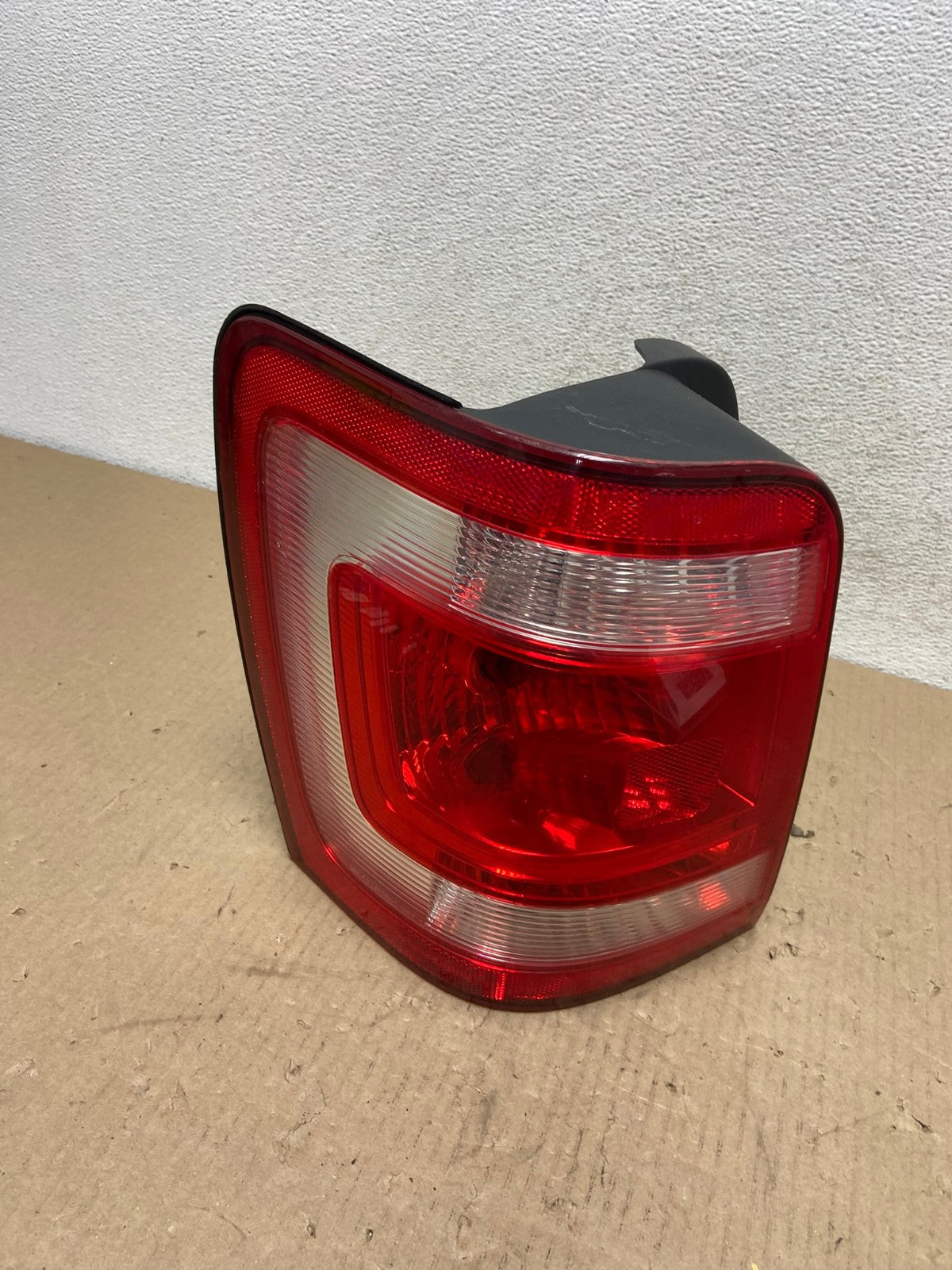 2008 to 2012 Ford Escape Left Driver LH Side Tail Light AG6527 LK0
