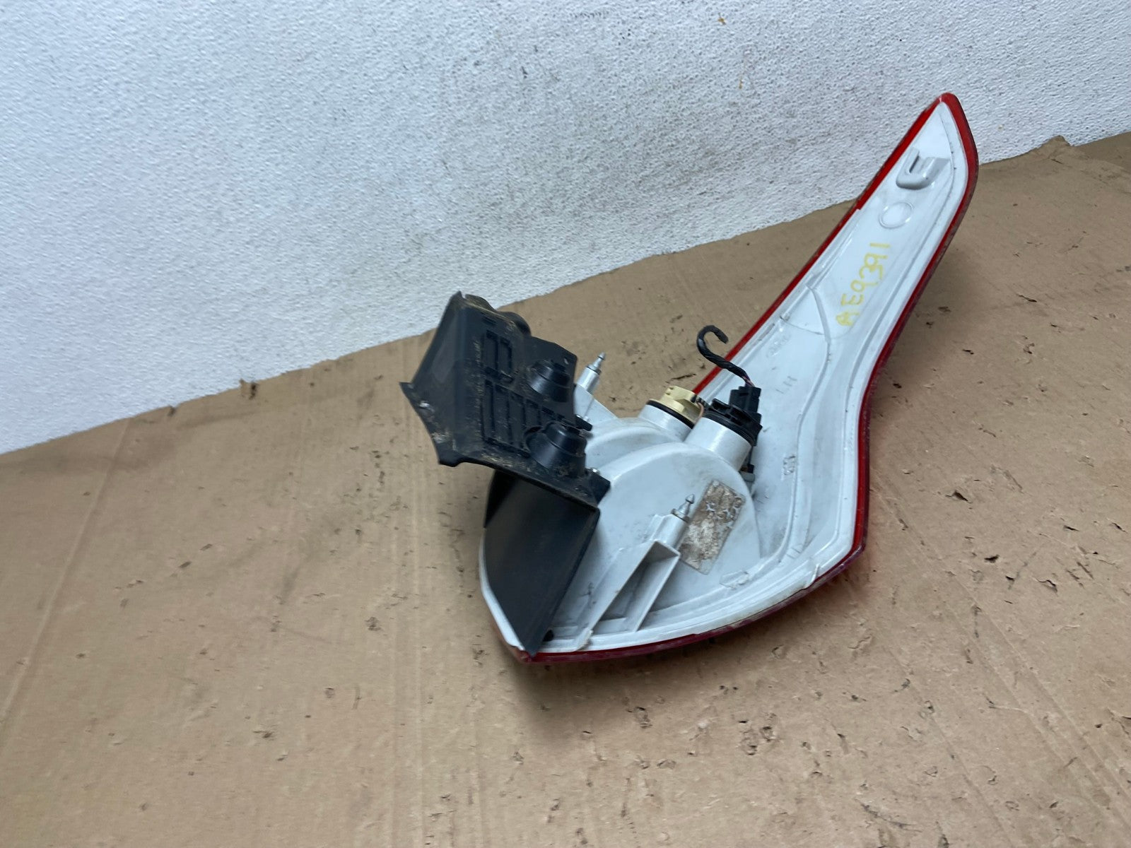 2013 to 2016 Ford Escape Left Driver LH Side Tail Light AE9391 LK5