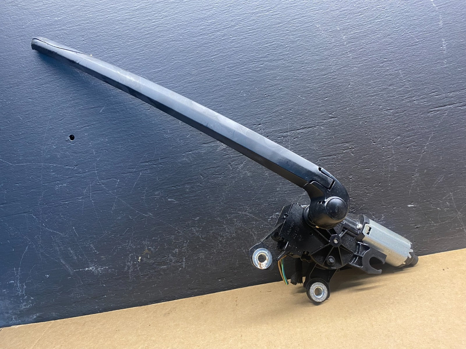 2007 to 2015 Audi Q7 Rear Windshield Washer Wiper Motor ac7029 DG0